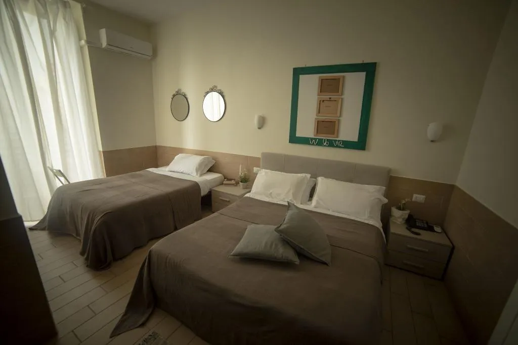 QUADRUPLE STANDARD Room, Ideal, Naples