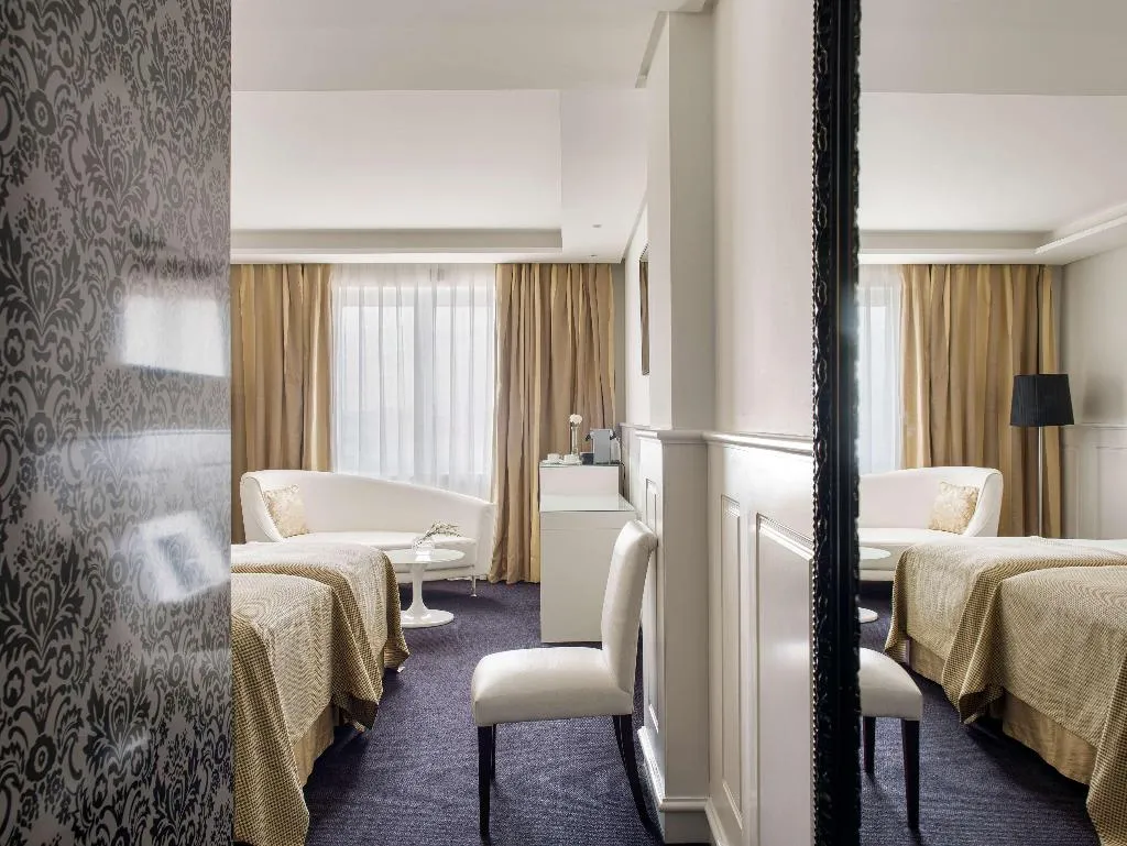 Room CONNECTING ROOM Room, Hotel Colón Gran Meliá, Seville