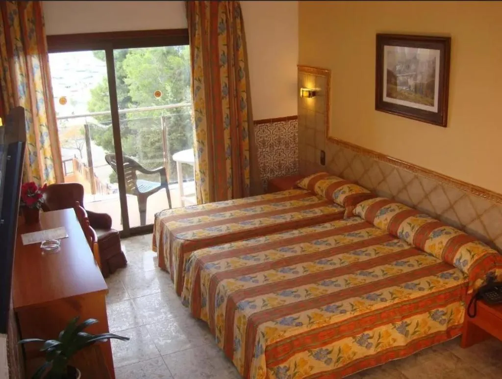 QUADRUPLE STANDARD Room, Univers, Costa Brava
