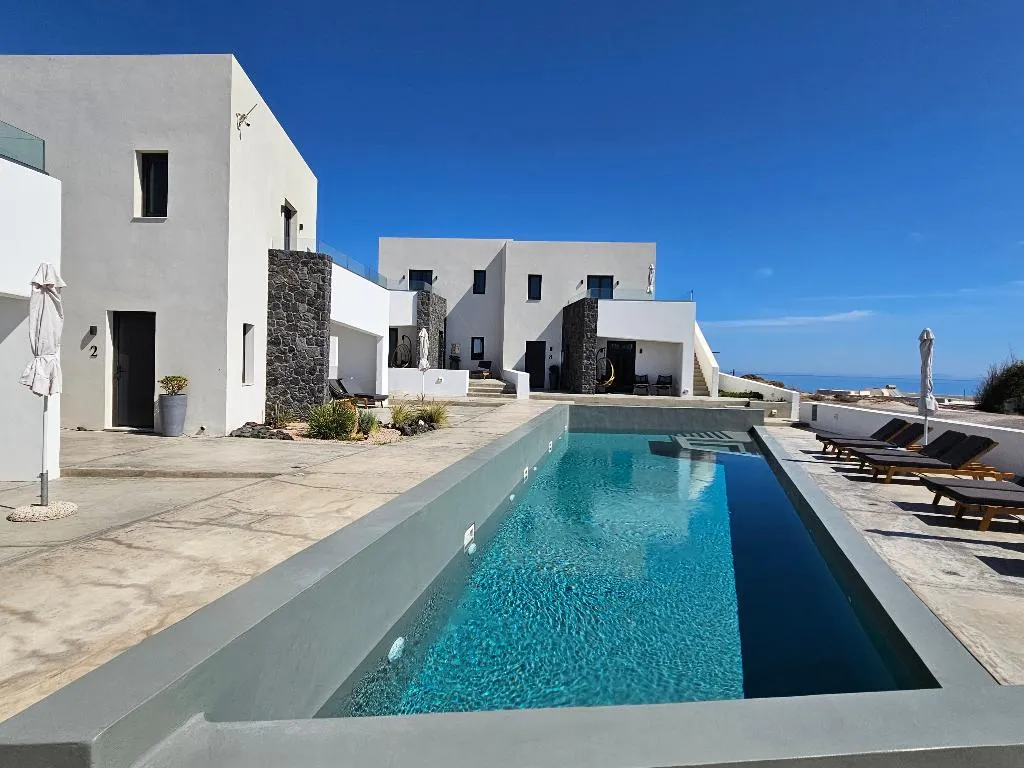 Pool, MyLithos Suites, Santorini