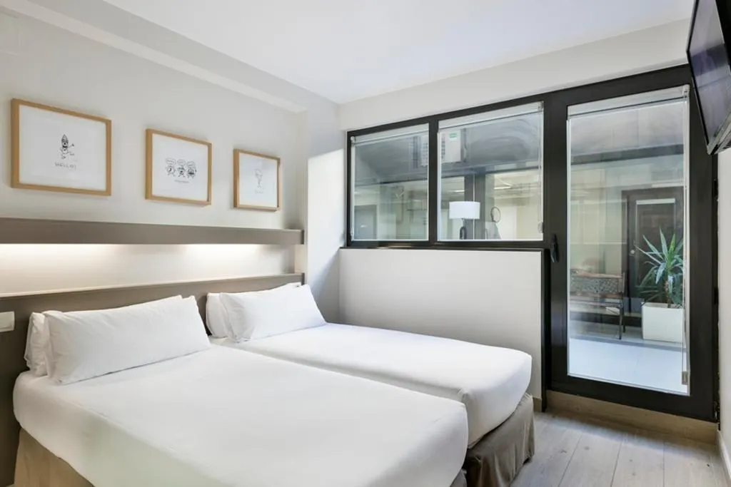 TRIPLE WITH TERRACE Room, Bcn Montjuic, Barcelona