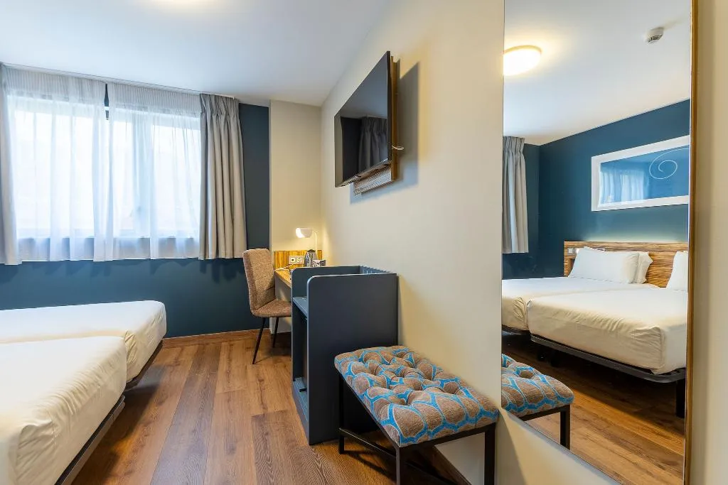 Room STANDARD Room, Travelodge Barcelona Poblenou, Barcelona