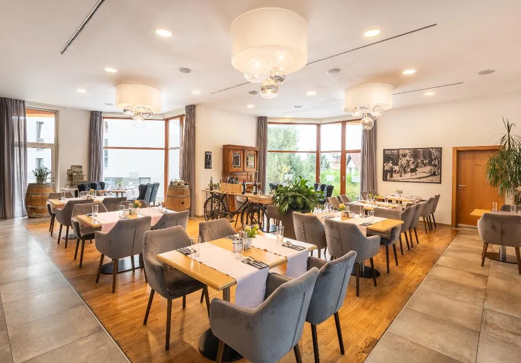 Restaurant, Hotel Troja Prague, Prague