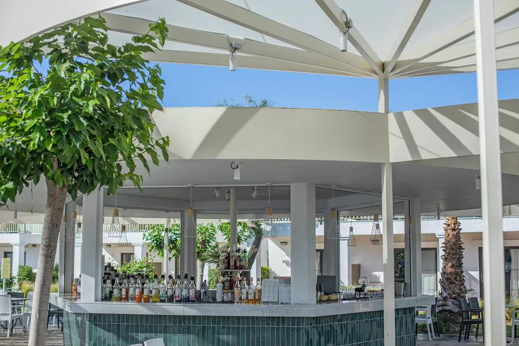 Bar, Golden Coast, Athens