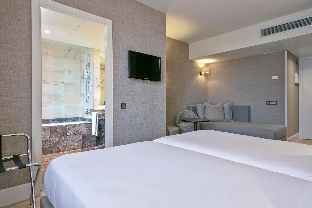 TRIPLE SUPERIOR Room, Acta City 47, Barcelona