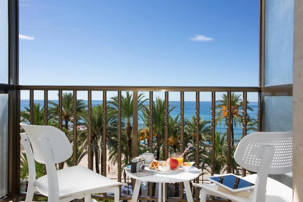 FAMILY ROOM CAPACITY 7 Room, Casual Pop Art Benidorm, Costa Blanca
