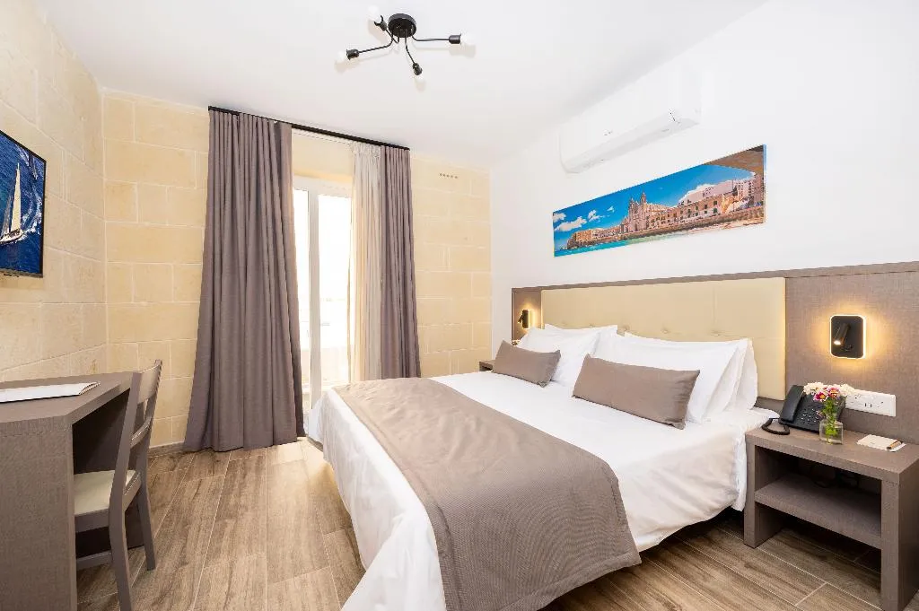 DOUBLE WITH BALCONY Room, C4 Retreats Gozo, Gozo