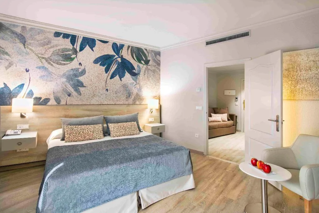 FAMILY ROOM STANDARD Room, Salles Hotel Malaga Centro, Costa Del Sol