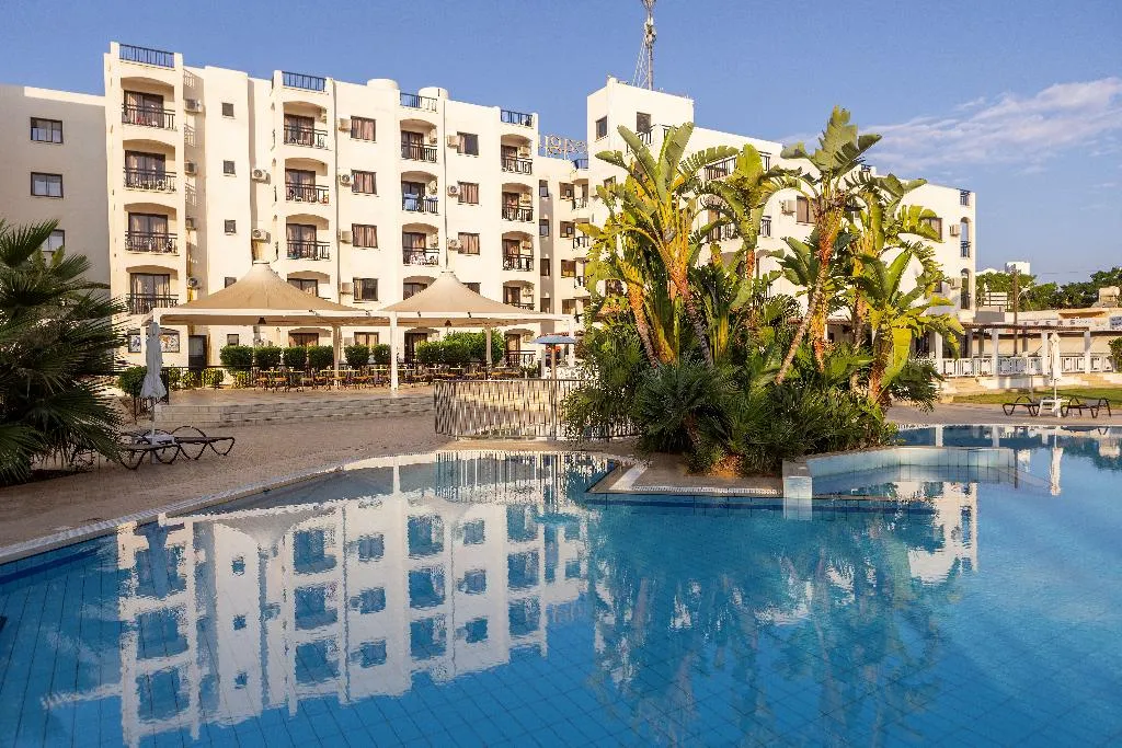 Pool, Seagull Hotel Apartments, Cyprus