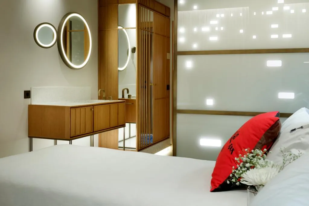 TWIN CLASSIC Room, Hard Rock Hotel Madrid, Madrid
