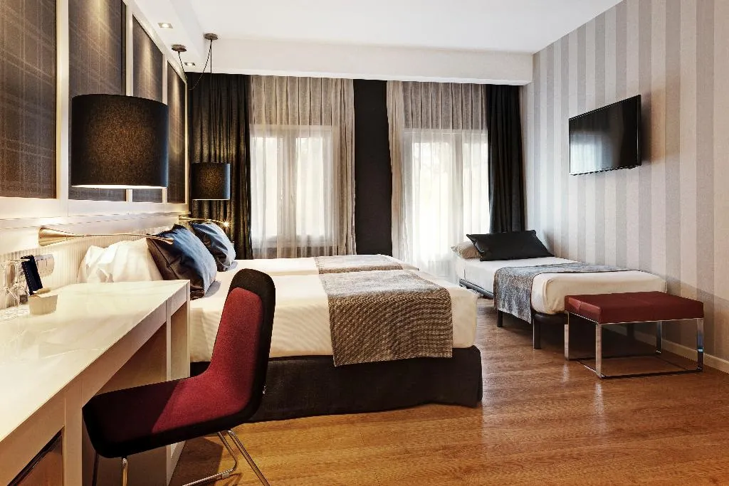 TRIPLE STANDARD Room, Catalonia Reina Victoria Hotel, Costa Del Sol