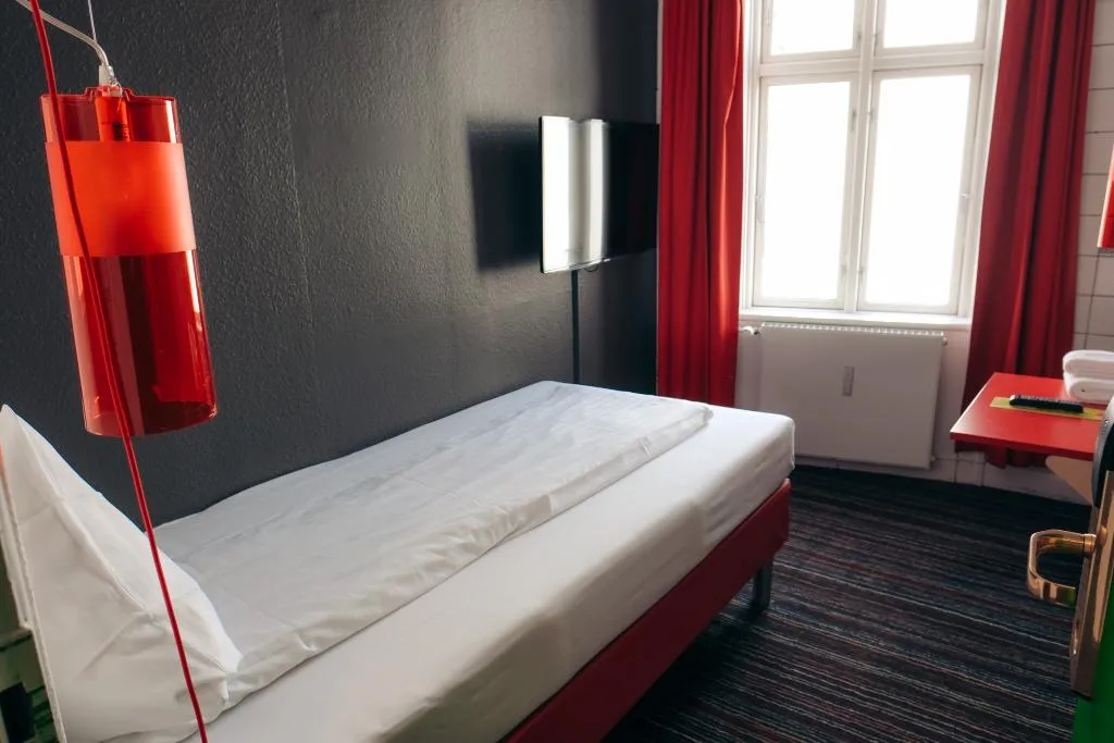 SINGLE WITH SHARED BATHROOM Room, Annex Copenhagen, Copenhagen