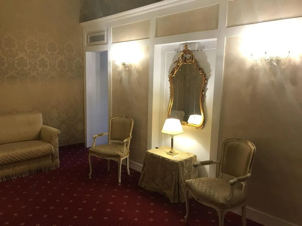 Room, Ca Amadi, Venice