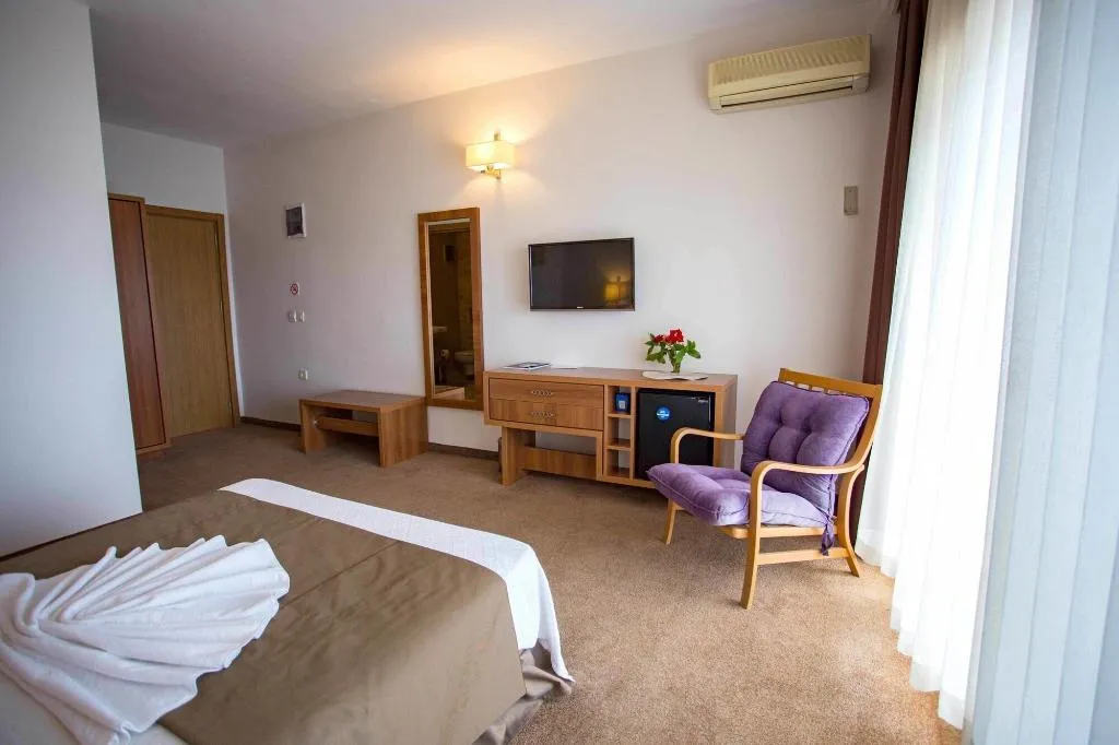 Room, Melis, Izmir