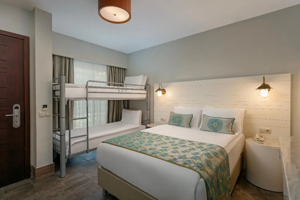 FAMILY ROOM ANNEX Room, Titanic Deluxe Lara, Antalya