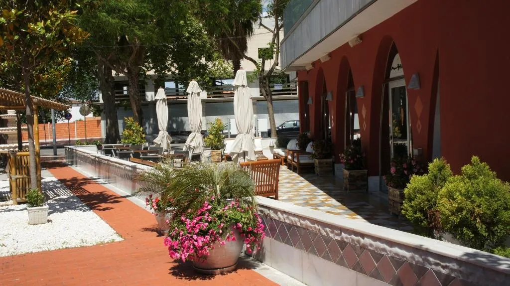 Terrace, Hotel Pinar Del Mar, Costa Brava