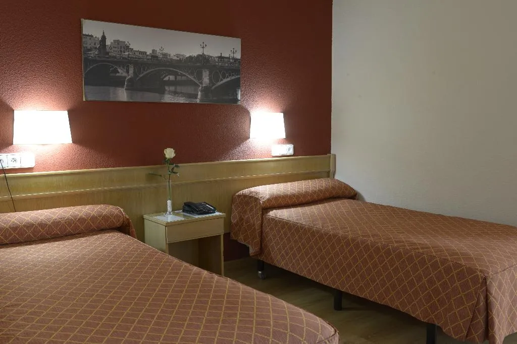 TRIPLE STANDARD Room, Hotel TRH La Motilla, Seville