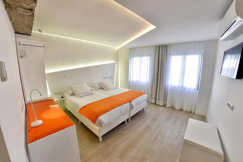 DOUBLE SUPERIOR Room, Atarazanas Malaga Boutique Hotel, Costa Del Sol