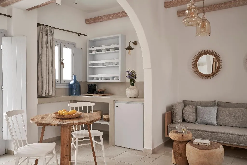 SUITE DELUXE ONE BEDROOM Room, Makris Beach Hotel, Santorini