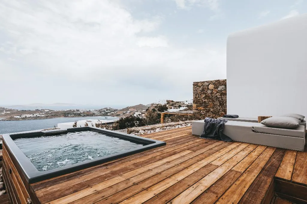 SUITE DELUXE WITH JACUZZI Room, Alissachni Mykonos, Mykonos