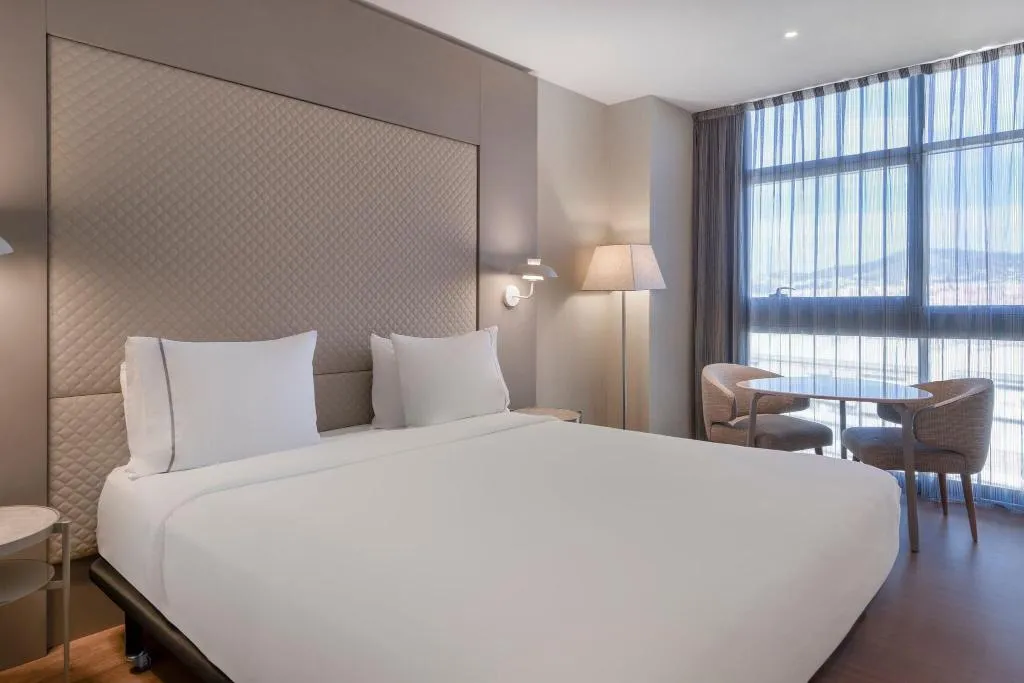 DOUBLE CITY VIEW KING BED Room, AC Som, Barcelona