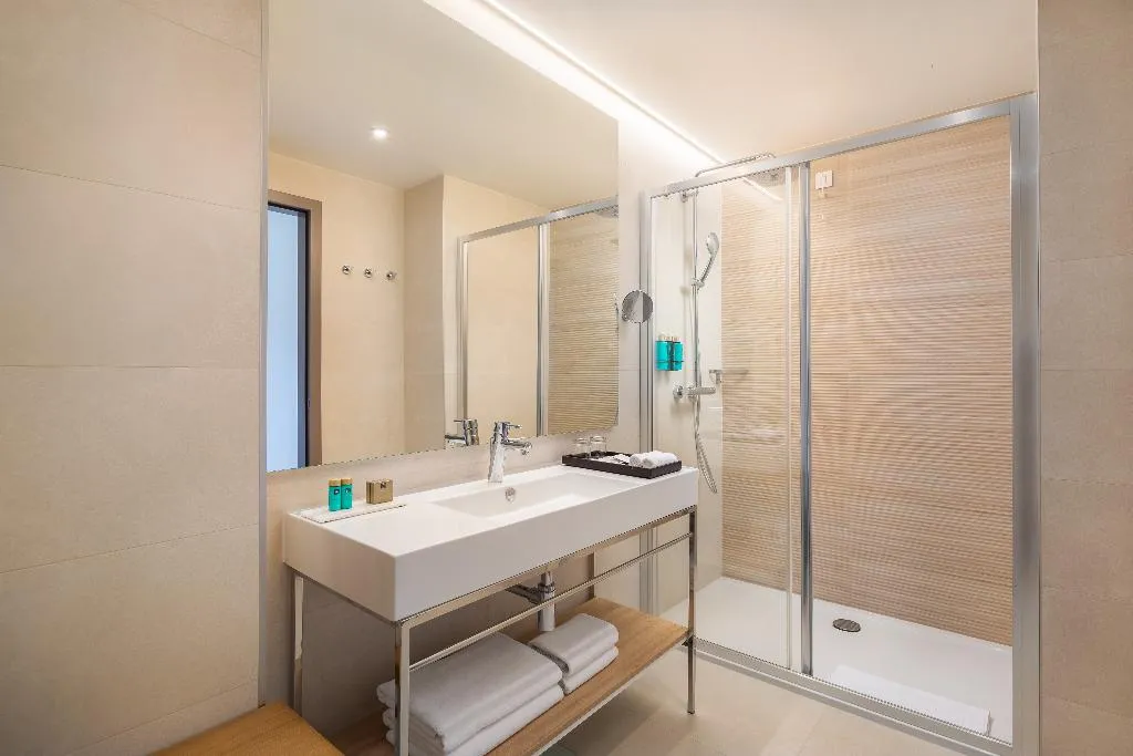 SUITE DELUXE SEA VIEW Room, Aminess Laurel Khalani Hotel, Split