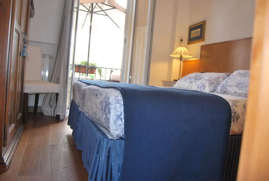 Room, Pettinary Village, Rome