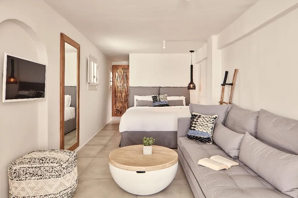 JUNIOR SUITE WITH JACUZZI Room, Boho Suites Mykonos, Mykonos