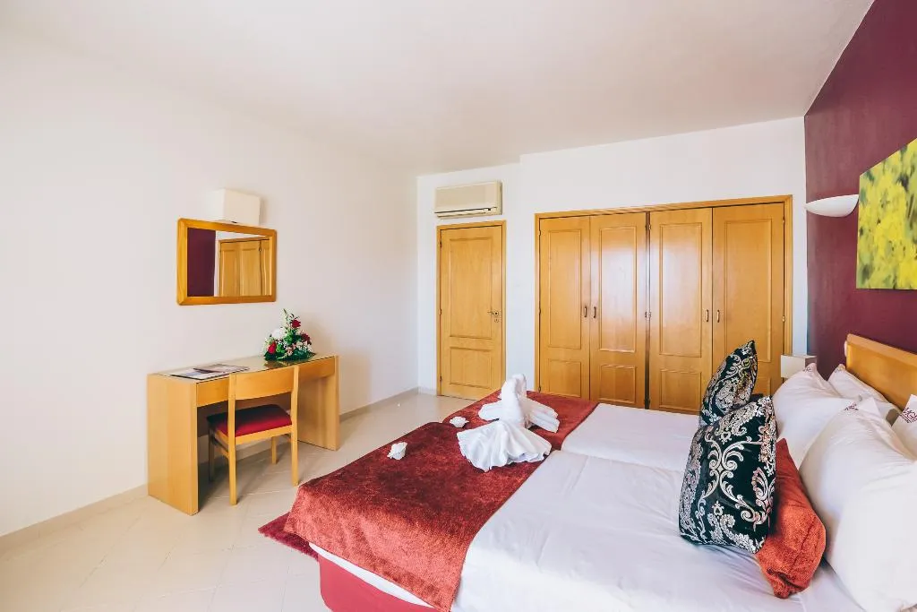 Room, Grand Muthu Forte da Oura, Algarve