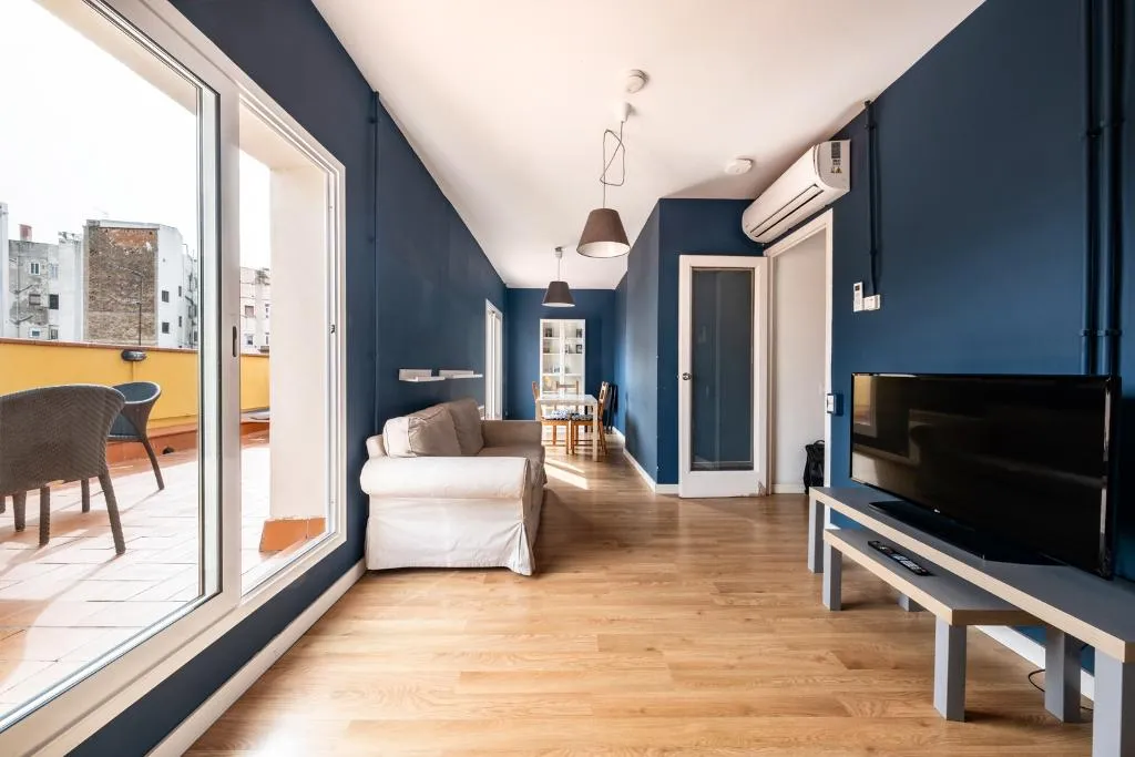 APARTMENT CAPACITY 5 THREE BEDROOM Room, Ainb Barcelona Sants Apartments, Barcelona