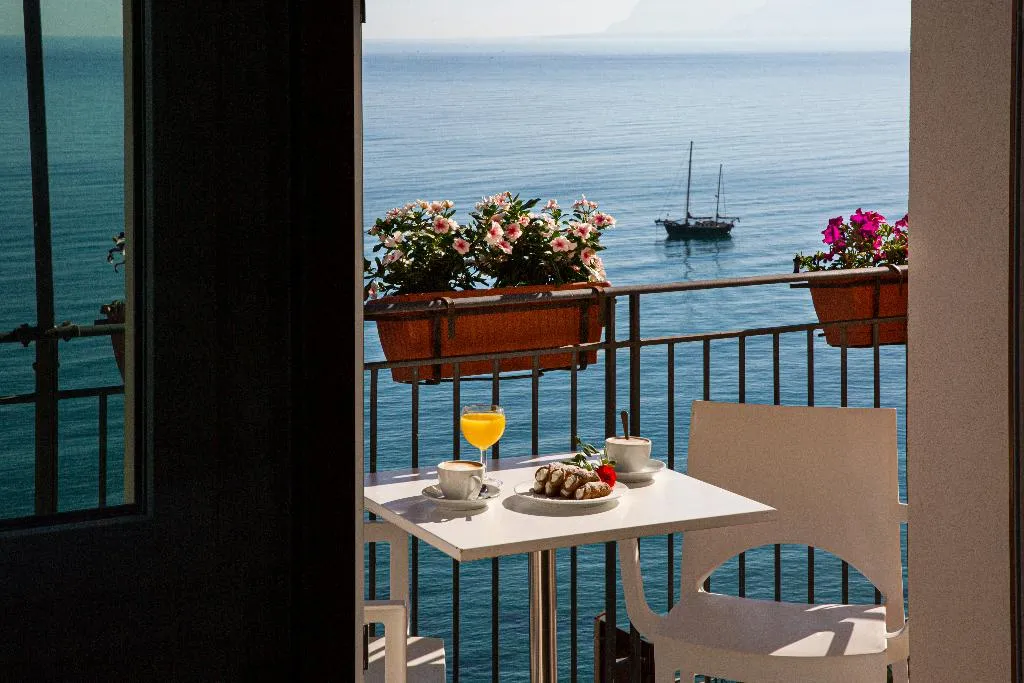 Double or Twin SUPERIOR SEA VIEW Room, Punta Nord-Est, Palermo