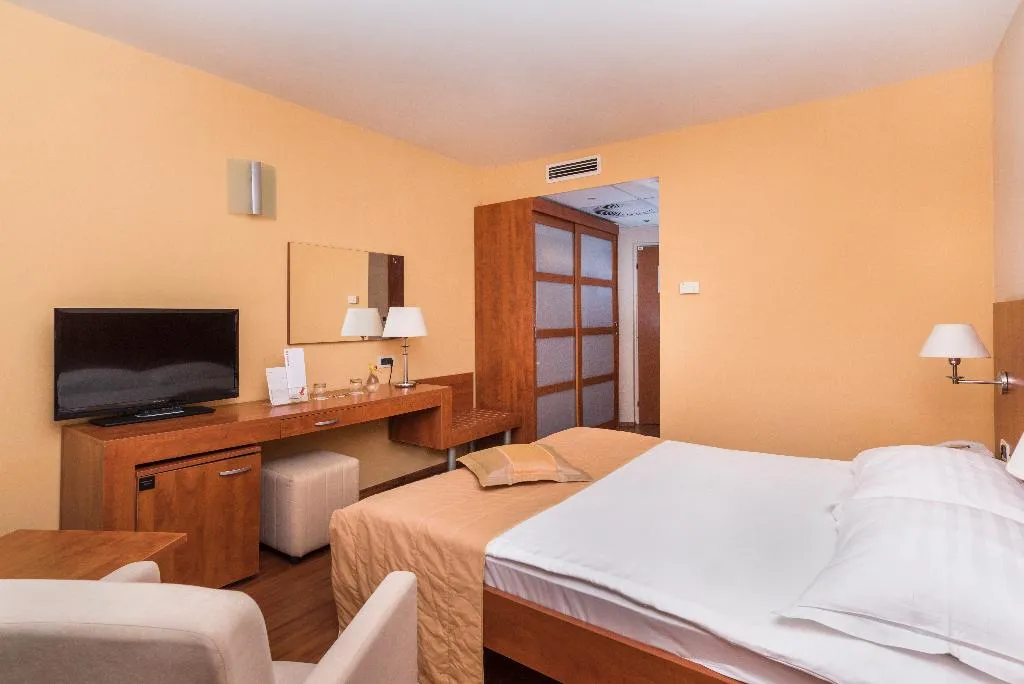 DOUBLE ECONOMY Room, Hotel Umag  Plava Laguna, Istria
