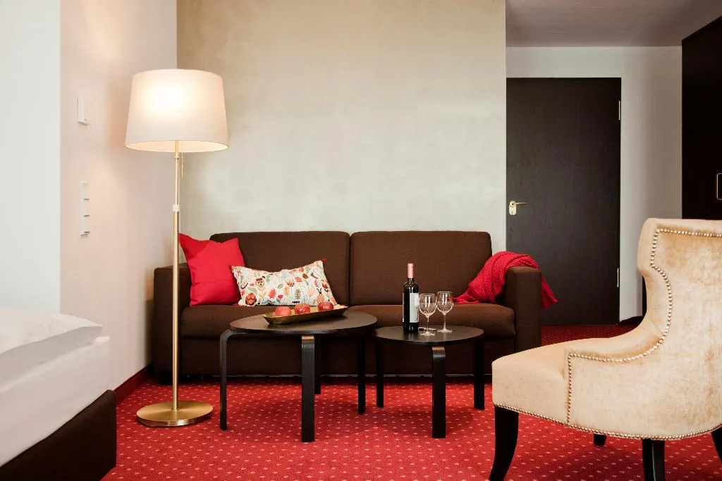 DOUBLE CLASSIC KING BED Room, Gold Palais Hotel, Berlin