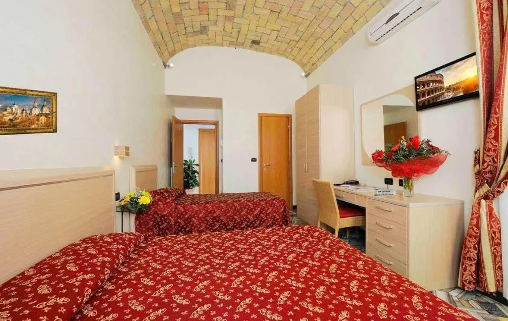 Room, Hotel Campidoglio, Naples