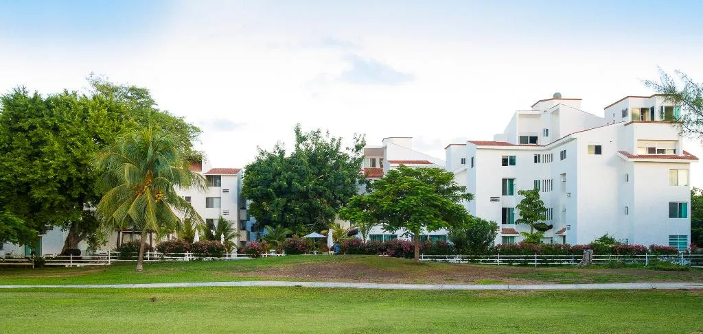 General view, Las Gaviotas Hotel and Suites, Cancun Area