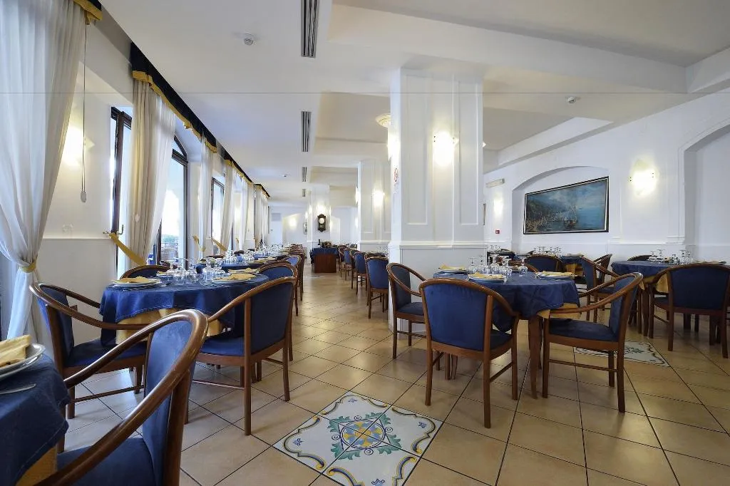 Restaurant, Hotel Settebello, Naples