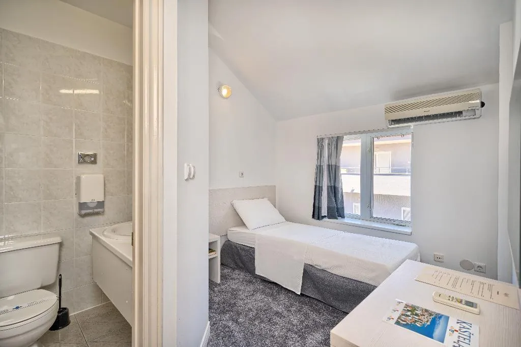 FAMILY ROOM ONE BEDROOM TWO BATHROOMS Room, Hotel Kastel, Split