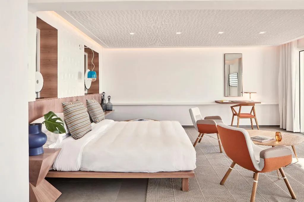 JUNIOR SUITE WITH PRIVATE POOL Room, Myconian Korali Relais & Chateaux, Mykonos