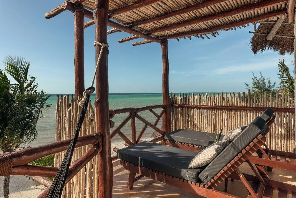 BUNGALOW KING SIZE BED Room, Villas Flamingos, Cancun Area