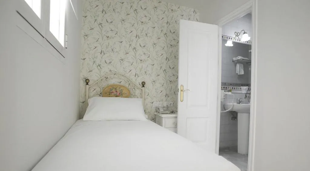 Room, Puerta de Sevilla, Seville
