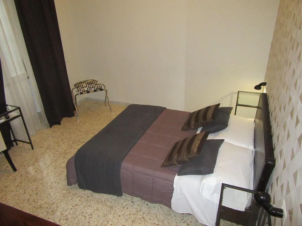 Room, B&B Rettifilo, Naples