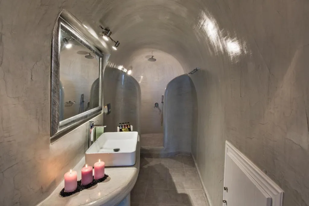 SUITE GRAND Room, Pegasus Suites & Spa, Santorini