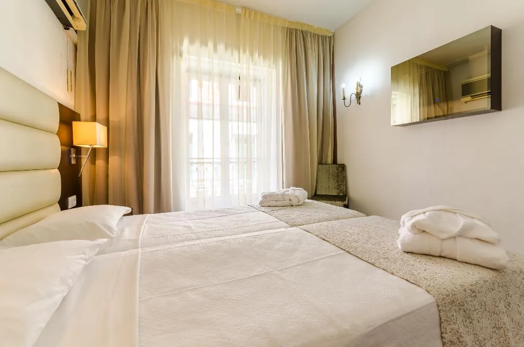 TRIPLE STANDARD Room, Hotel Lx Rossio, Lisbon