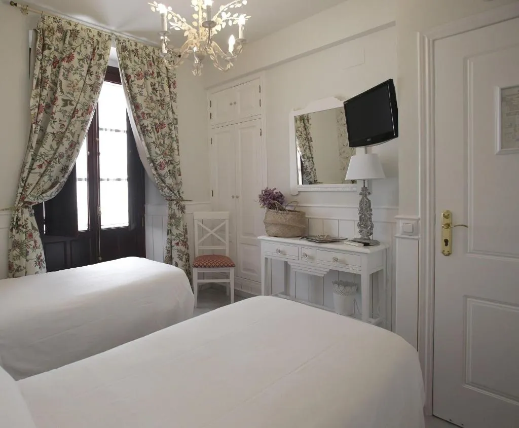Room, Puerta de Sevilla, Seville