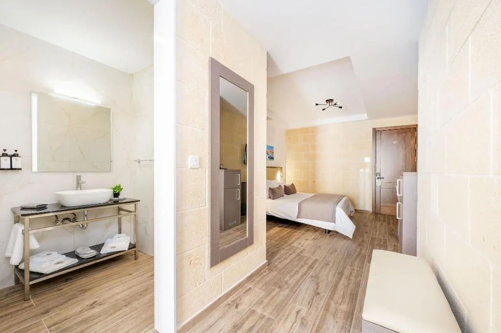 Room, C4 Retreats Gozo, Gozo