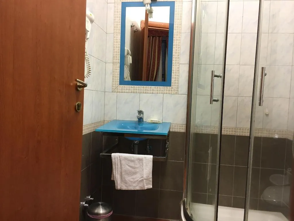 Room, Lam Guest House, Naples