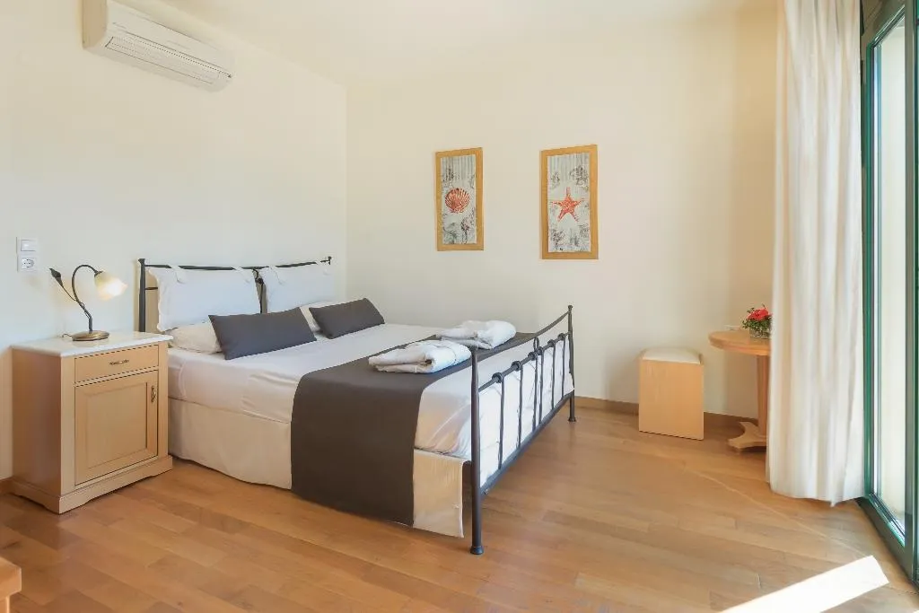 VILLA FOUR BEDROOMS Room, Miramare Resort & Spa, Crete