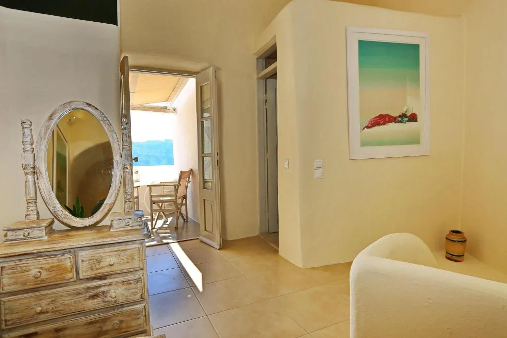 CAVE HONEYMOON Room, Oia Mare Villas, Santorini