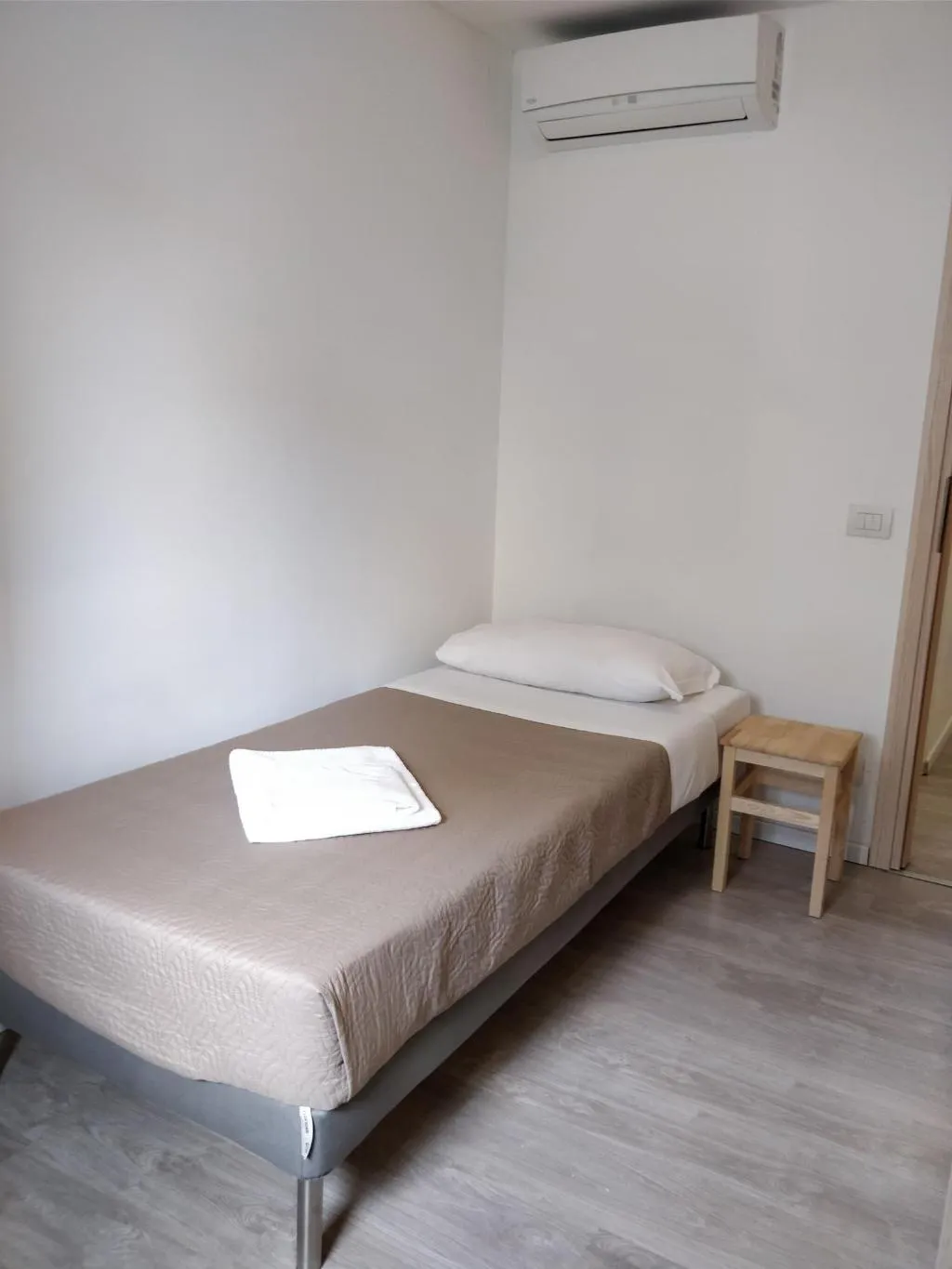 Room, Red Line Room Division, Milan