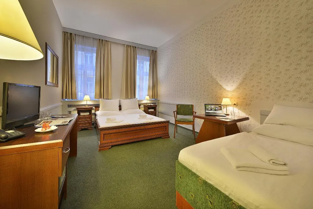 TRIPLE ECONOMY Room, Three Crowns Hotel, Prague